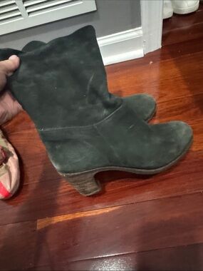 Women’s Suede Mid-Calf Heeled Boots - Dark Green